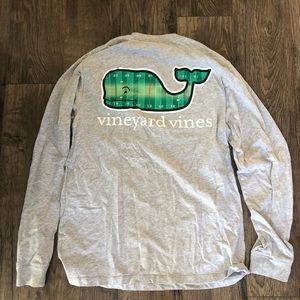 Men’s small vineyard vines football shirt